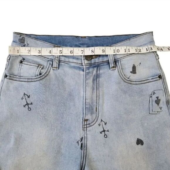 Urban Outfitters BDG High Rise Jean Girlfriend Doodle Denim Light Wash Size 27 - Picture 11 of 12